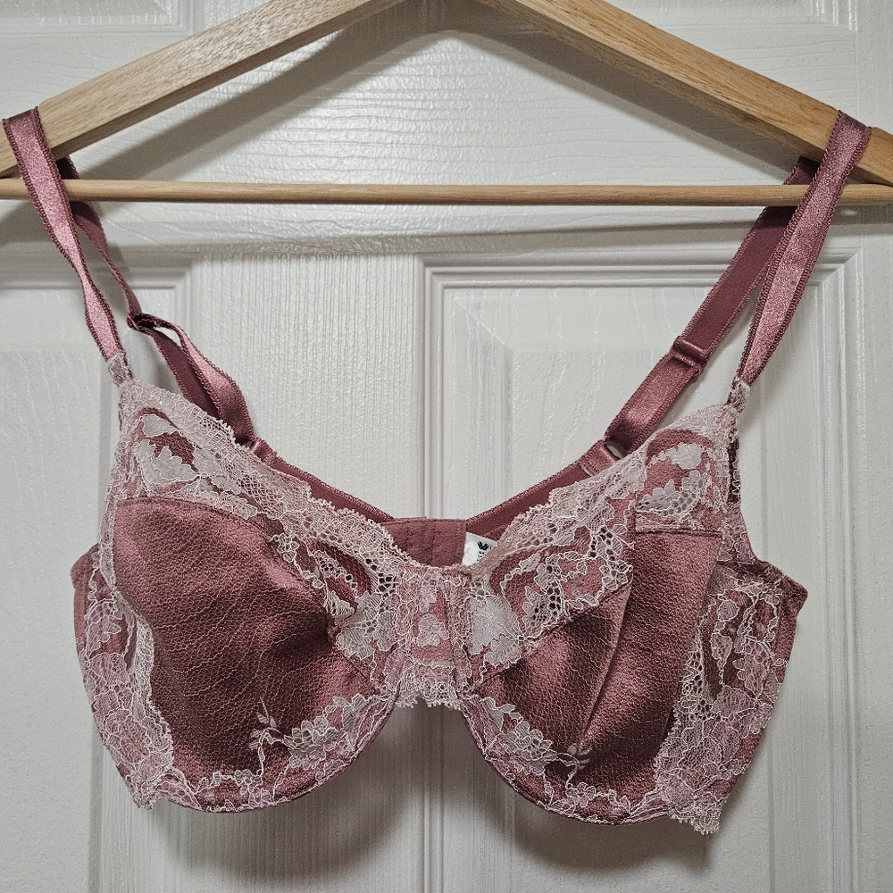NWOT Wacoal Unlined Underwire Lace Bra. Women's 34C